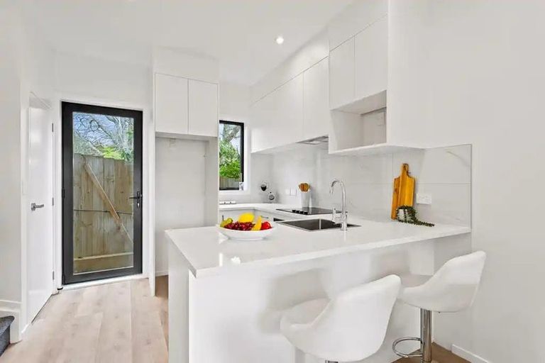 Photo of property in 27 Meg Lane, Glen Eden, Auckland, 0602