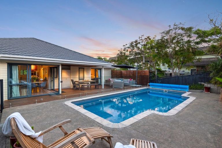 Photo of property in 83b William Bayes Place, Red Beach, 0932