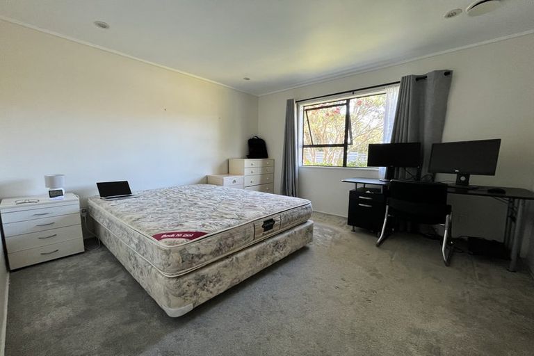 Photo of property in 31 Sunhaven Drive, Newlands, Wellington, 6037