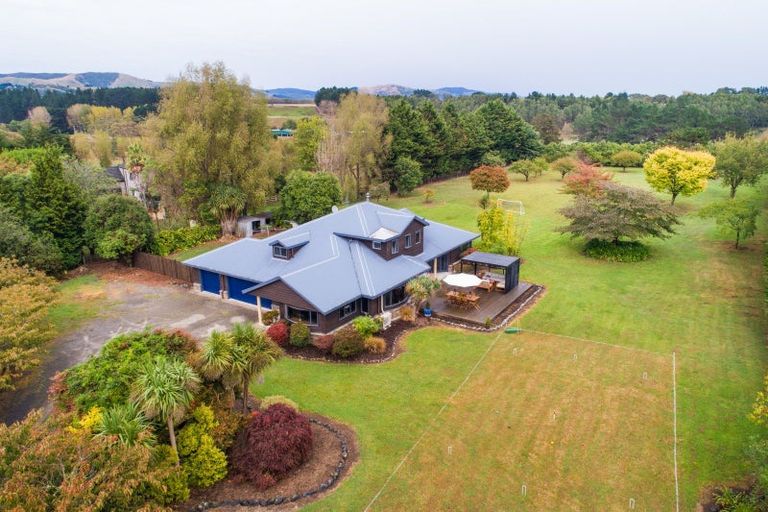 Photo of property in 46 Turitea Road, Fitzherbert, Palmerston North, 4472