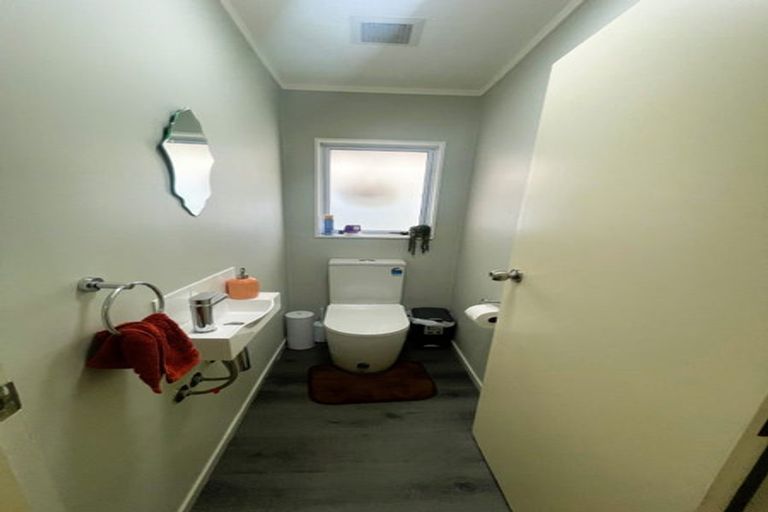 Photo of property in 1 Laredo Grove, Totara Park, Upper Hutt, 5018