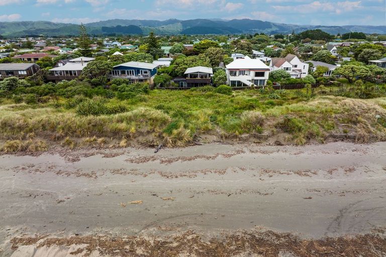 Photo of property in 215 Manly Street, Paraparaumu Beach, Paraparaumu, 5032