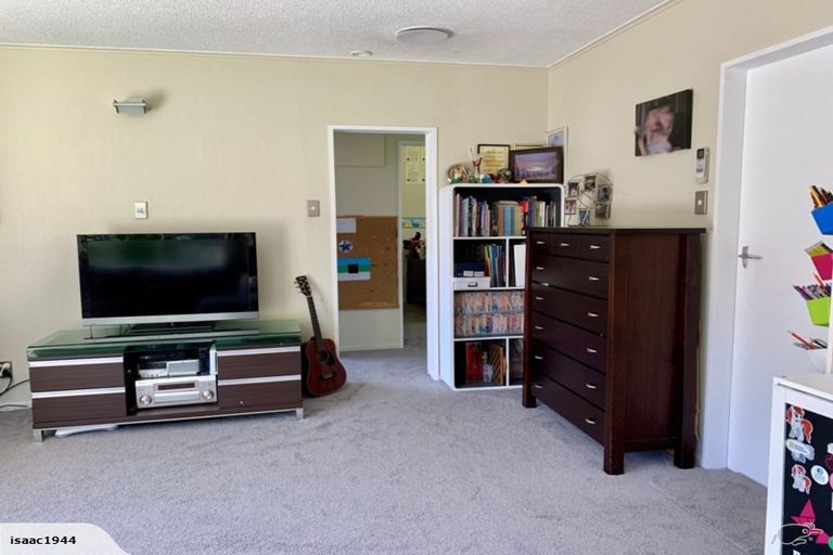 Photo of property in 13f2 Oswald Crescent, Paparangi, Wellington, 6037