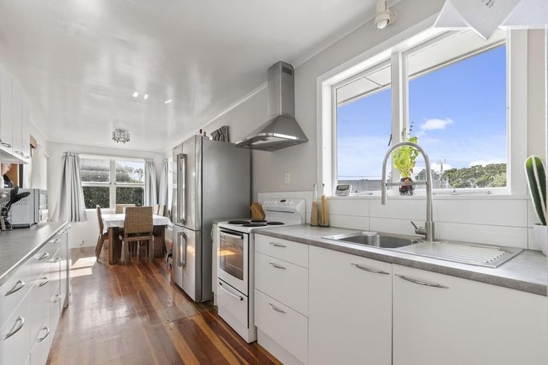 Photo of property in 27 Litten Road, Cockle Bay, Auckland, 2014