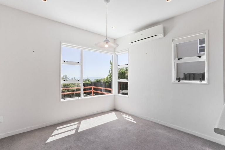 Photo of property in 2/5a Madeley Road, Mount Pleasant, Christchurch, 8081