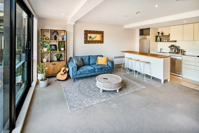 Photo of property in Nouvo Apartments, 4e/21 Rugby Street, Mount Cook, Wellington, 6021