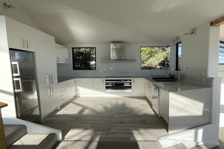 Photo of property in 91 Domain Crescent, Muriwai, Waimauku, 0881