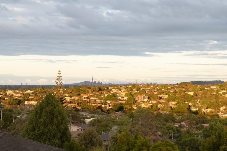 Photo of property in 2/15b Nandana Drive, Glen Eden, Auckland, 0602