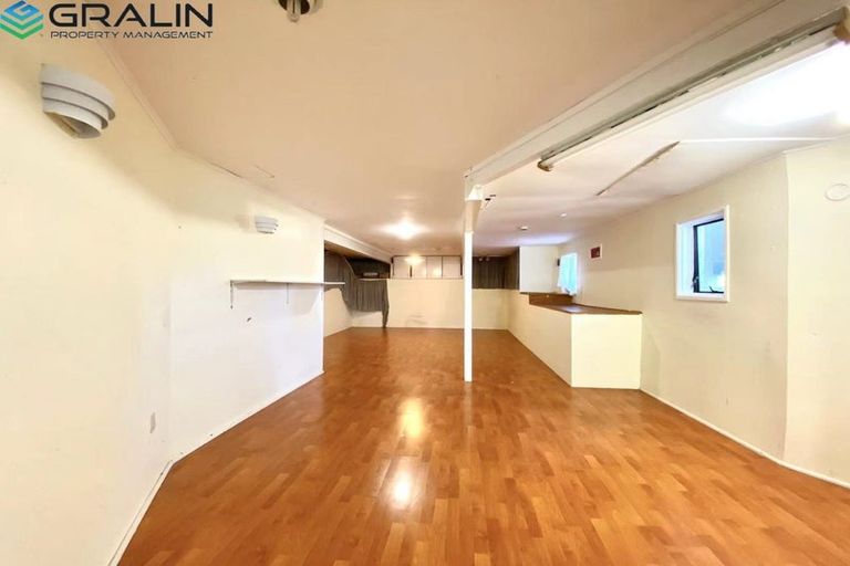 Photo of property in 11 Dundas Place, Henderson, Auckland, 0612