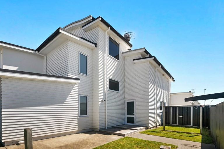 Photo of property in 203 Marine Parade, Mount Maunganui, 3116