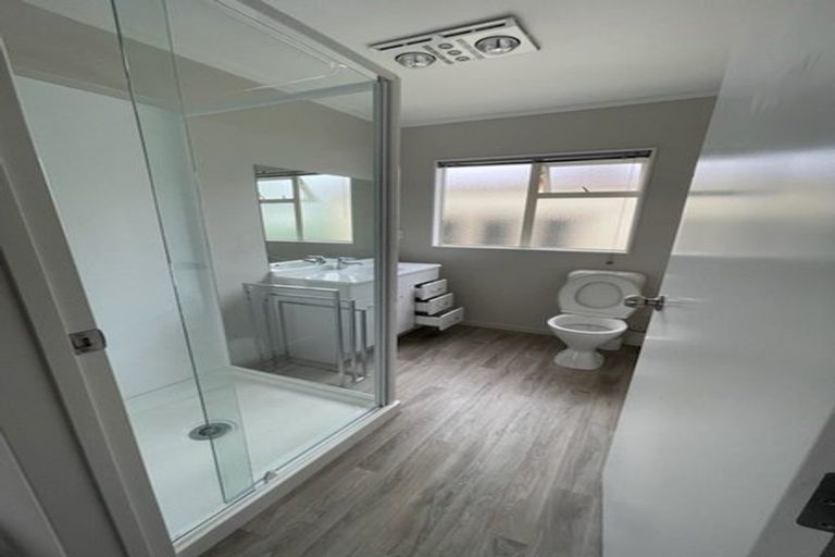 Photo of property in 31 Solar Road, Glen Eden, Auckland, 0602