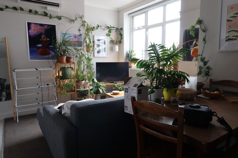 Photo of property in Fountain Court, 11/48u Oriental Parade, Oriental Bay, Wellington, 6011