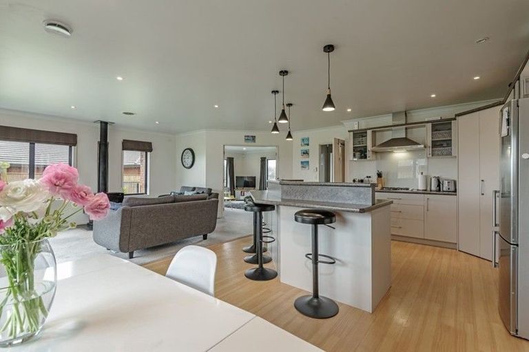 Photo of property in 186 Pacific Drive, Fitzherbert, Palmerston North, 4410