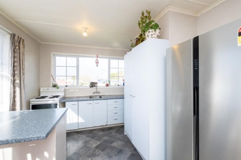 Photo of property in 100 Hathaway Street, Stratford, 4332