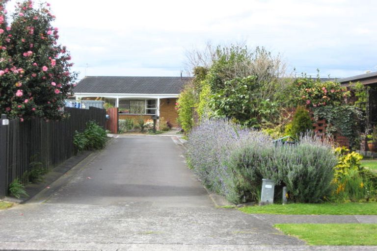 Photo of property in 7b John Guthrie Place, Merrilands, New Plymouth, 4312