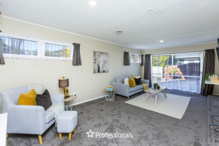 Photo of property in 19 Sunnyview Drive, Brown Owl, Upper Hutt, 5018