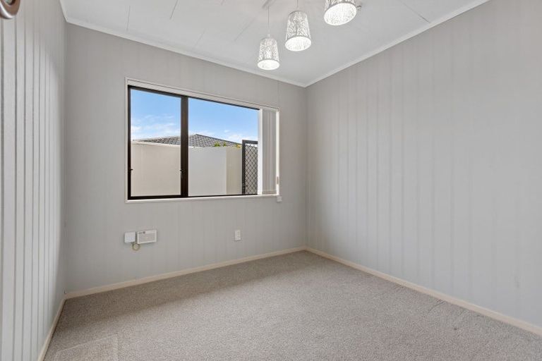 Photo of property in 1 Mangorei Road, Merrilands, New Plymouth, 4312