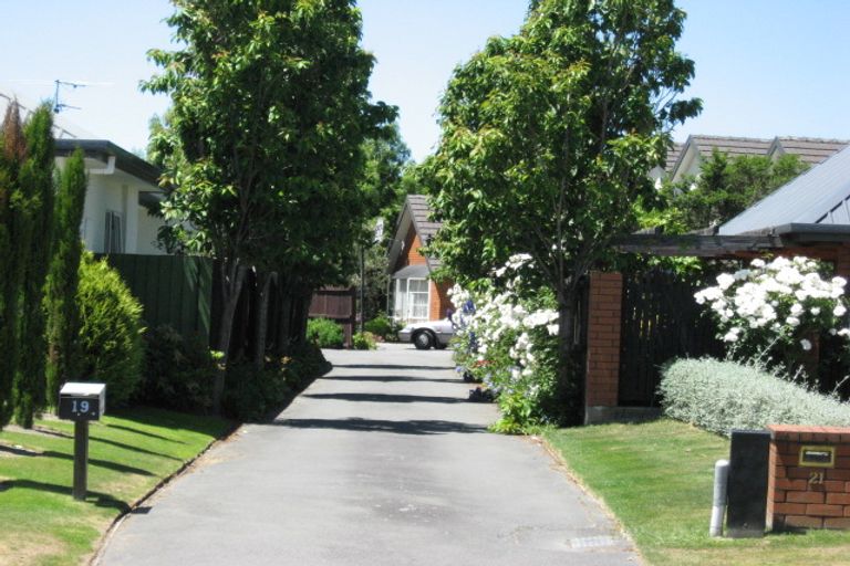 Photo of property in 21 Hatfield Place, Avonhead, Christchurch, 8042