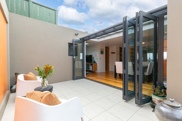 Photo of property in 60a Roseneath Terrace, Roseneath, Wellington, 6011