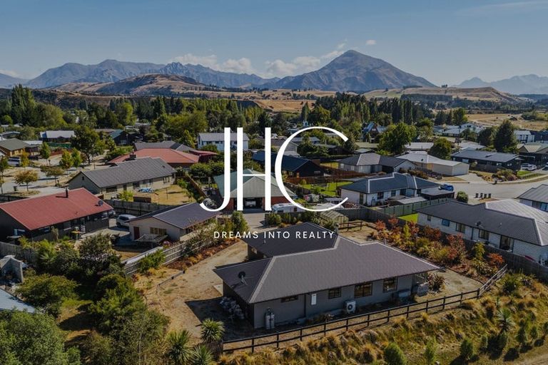 Photo of property in 21 Frye Crescent, Albert Town, Wanaka, 9305