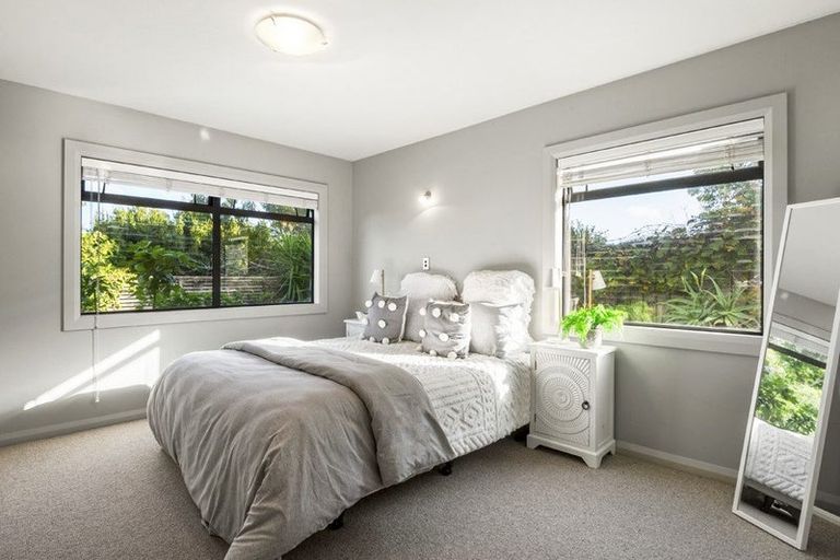 Photo of property in 32a Knights Road, Rothesay Bay, Auckland, 0630