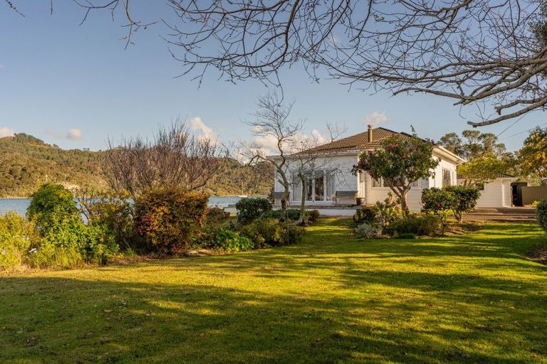 Photo of property in 96 Albert Street, Whitianga, 3510
