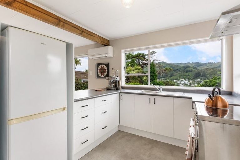 Photo of property in 6b Ely Grove, Wainuiomata, Lower Hutt, 5014