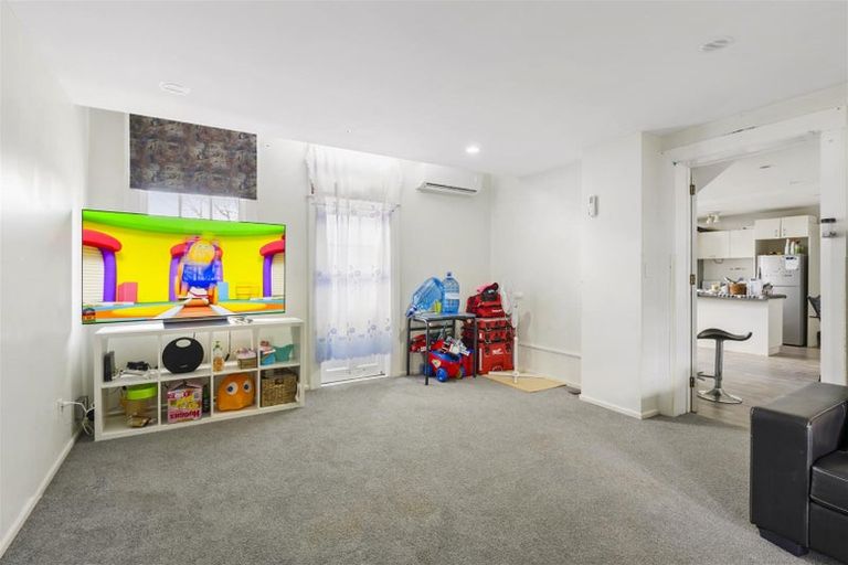 Photo of property in 25 Montilla Place, Manurewa, Auckland, 2102