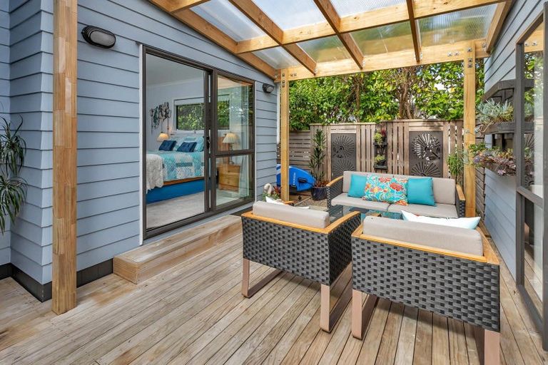 Photo of property in 1 Ishtar Place, One Tree Point, 0118