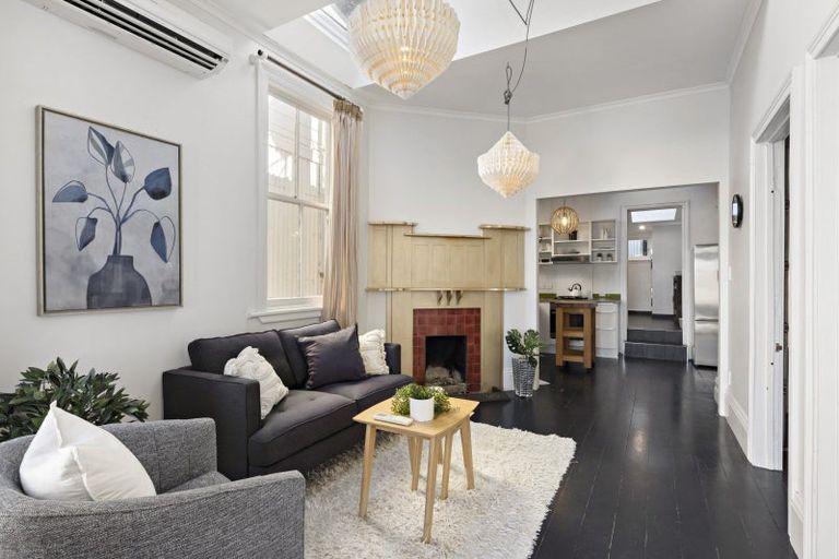 Photo of property in 397 Karaka Bay Road, Karaka Bays, Wellington, 6022