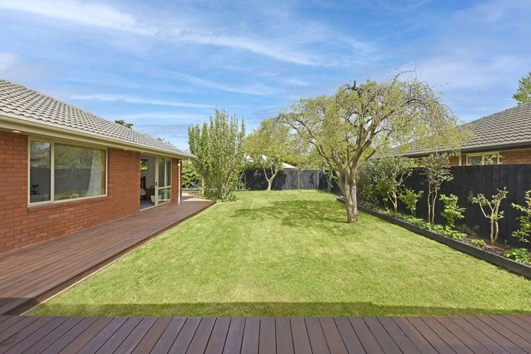 Photo of property in 25 Chesterfield Mews, Russley, Christchurch, 8042