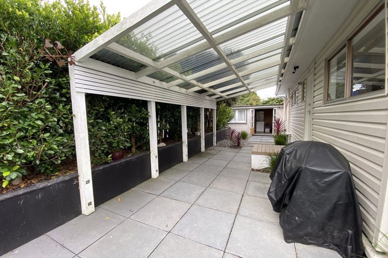 Photo of property in 1/38 Aeroview Drive, Beach Haven, Auckland, 0626
