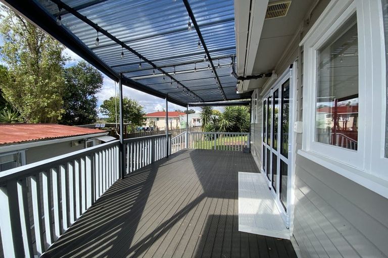 Photo of property in 53 Chatsworth Crescent, Pakuranga Heights, Auckland, 2010