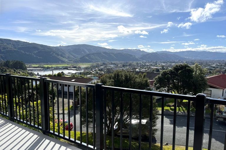 Photo of property in 8 Dunleith Grove, Silverstream, Upper Hutt, 5019