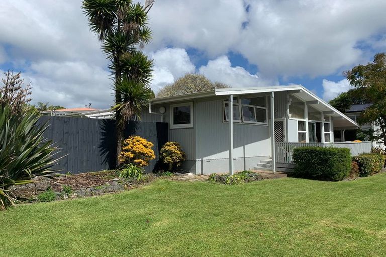 Photo of property in 11 Dellwood Avenue, Henderson, Auckland, 0612