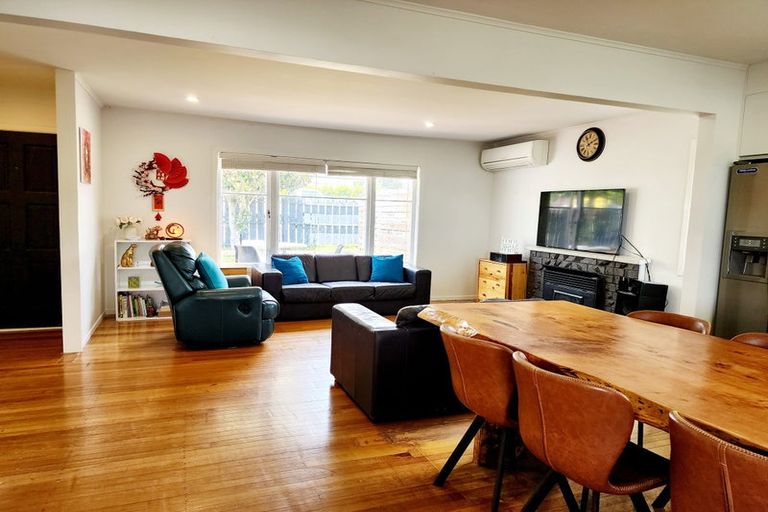 Photo of property in 4 Paton Avenue, Te Atatu South, Auckland, 0610