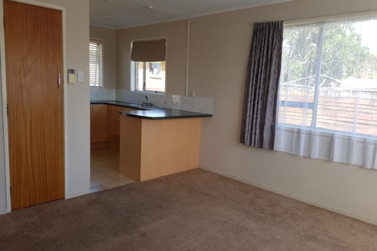 Photo of property in 3/4 Pomaria Road, Henderson, Auckland, 0610