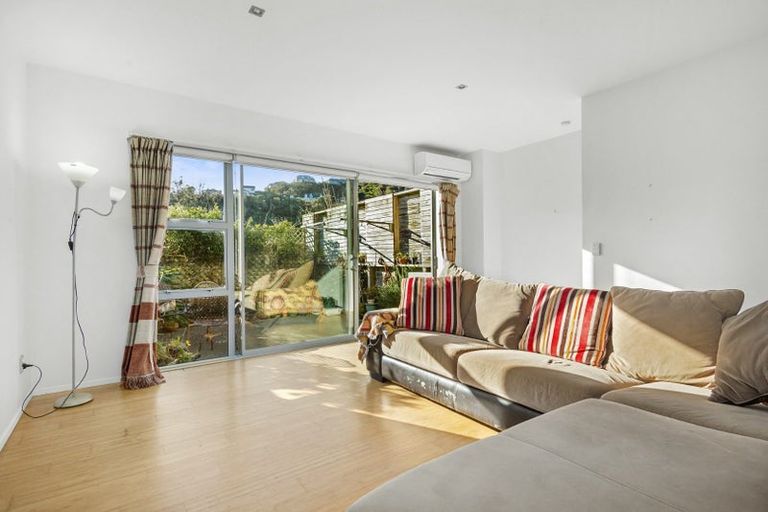 Photo of property in 73 Saddleback Grove, Karori, Wellington, 6012