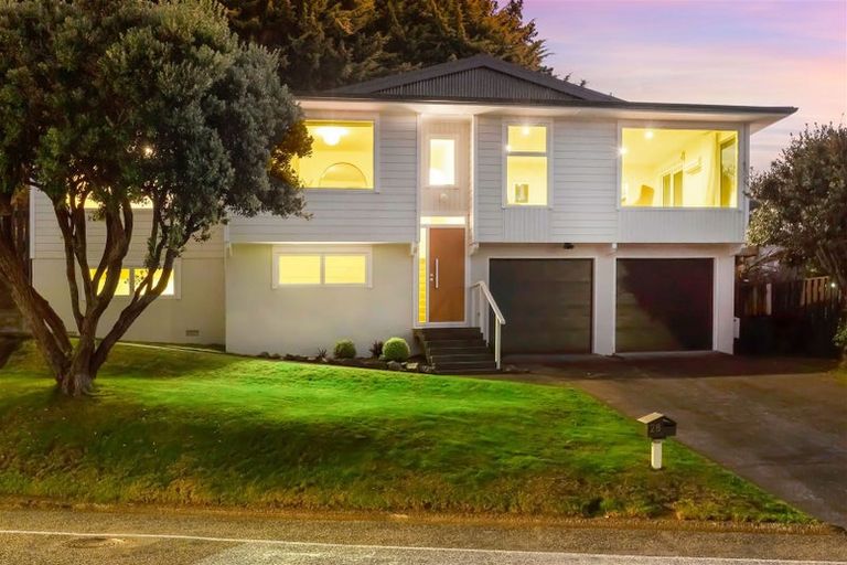 Photo of property in 28 Spinnaker Drive, Whitby, Porirua, 5024