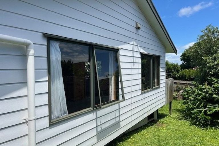 Photo of property in 1/48 Blakeborough Drive, Forrest Hill, Auckland, 0620