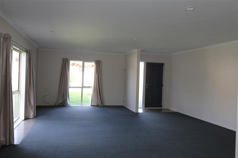 Photo of property in 12 Thornlea Grove, Waiuku, 2123