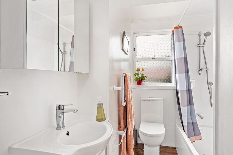 Photo of property in 33 Meilland Place, Glen Eden, Auckland, 0602