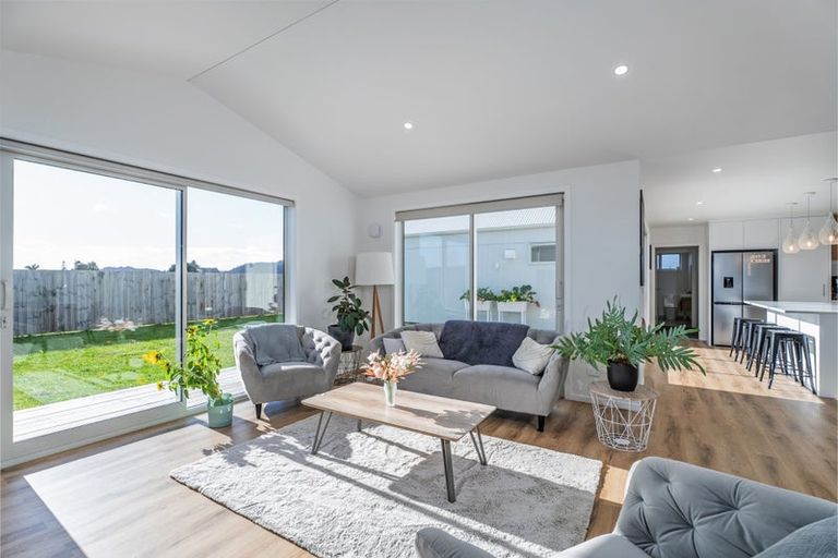 Photo of property in 162 Kupe Drive, Whitianga, 3510