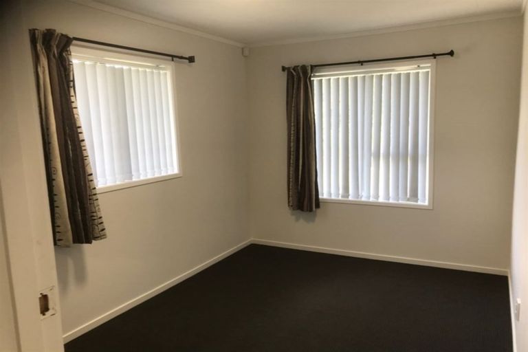 Photo of property in 22 Hartley Terrace, Massey, Auckland, 0614