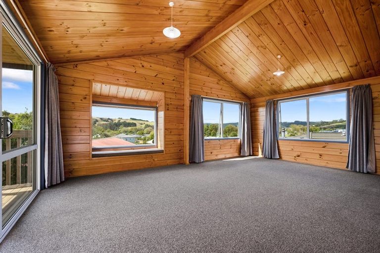 Photo of property in 9 Empressa Heights, Helensville, 0800