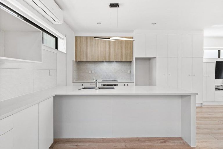 Photo of property in 4a Trengove Place, West Harbour, Auckland, 0618