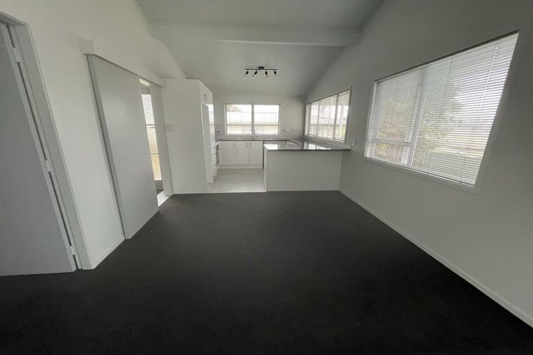 Photo of property in 3 Patterson Grove, Waikanae, 5036