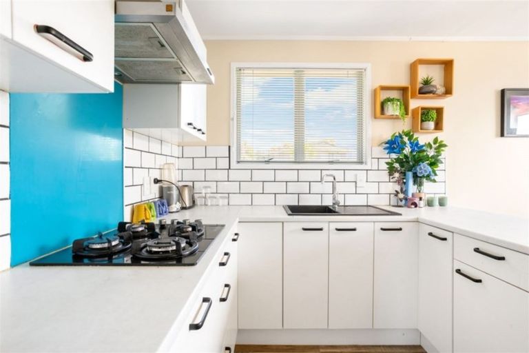 Photo of property in 2/11 Dalmatia Place, Henderson, Auckland, 0612