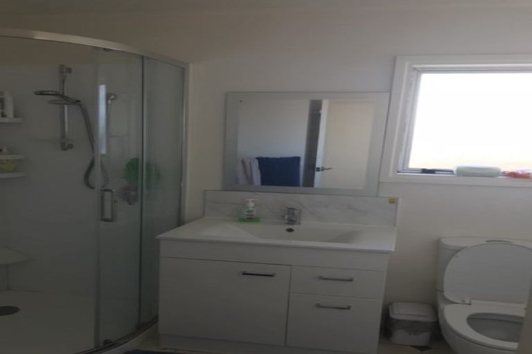 Photo of property in 41a Horokiwi Road West, Newlands, Wellington, 6037