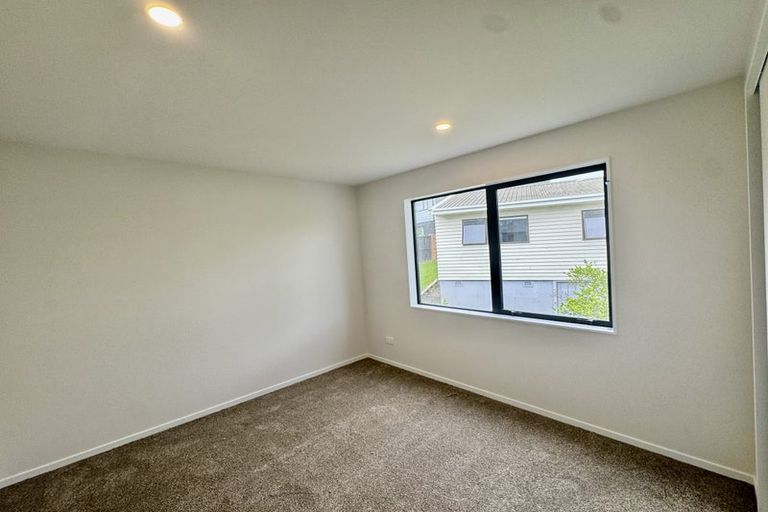 Photo of property in 5 Raphael Place, West Harbour, Auckland, 0618